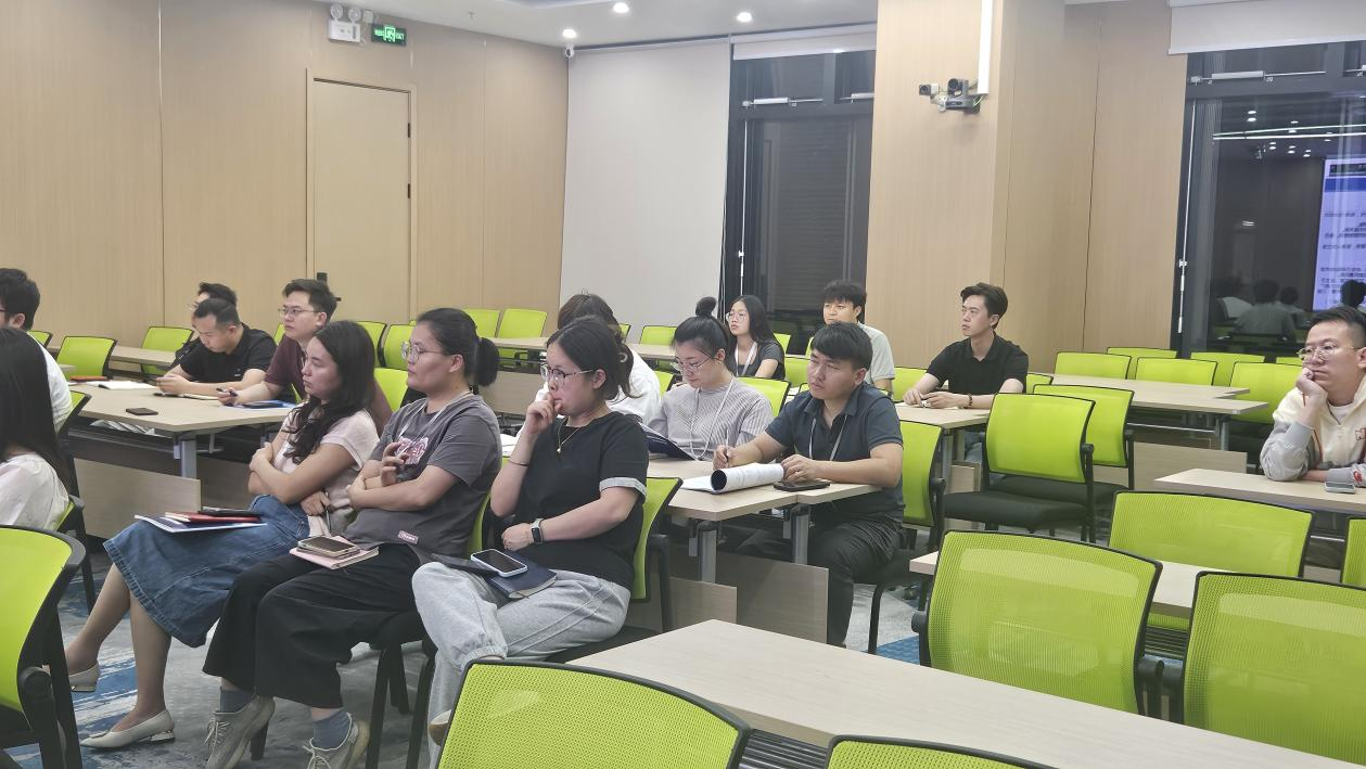 第二輪銷(xiāo)售鏈專項(xiàng)培訓(xùn)第三場(chǎng)舉行夯實(shí)產(chǎn)品與行業(yè)知識(shí)基礎(chǔ)